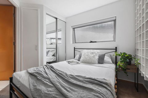 Heart Of Sandringham Apartment By Ready Set Host - Accommodation QLD 0