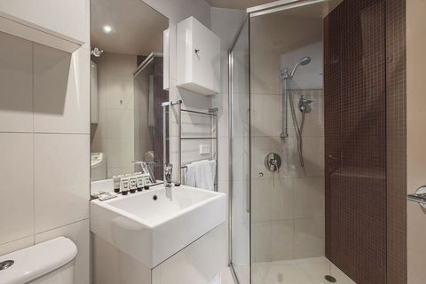 Heart Of Sandringham Apartment By Ready Set Host - Accommodation QLD 3