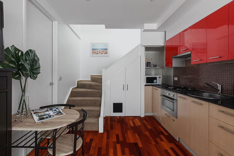 Heart Of Sandringham Apartment By Ready Set Host - Accommodation QLD 2