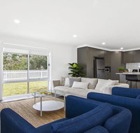Heartland and Burrows - 450m to beach - Accommodation QLD