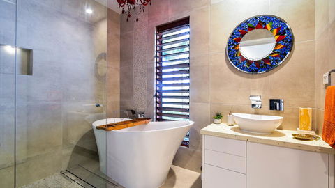 Heliconia 10 Newly Renovated Centrally Located House Hamilton Island - Accommodation QLD 2
