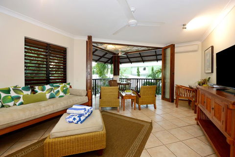 Hibiscus Hideaway - Accommodation QLD 0