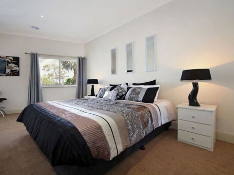 Hidden Gem In Cafe Strip! Chadstone + King Bed - Accommodation QLD 3