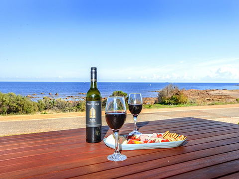 High Tide - Wallaroo Beachfront Property - Pet-Friendly - Accommodation QLD 0