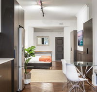 High-End Studio Near Parks Theatres and Dining - Accommodation QLD