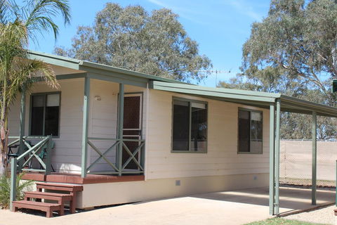 Highway 1 Caravan And Tourist Park - Accommodation QLD 1