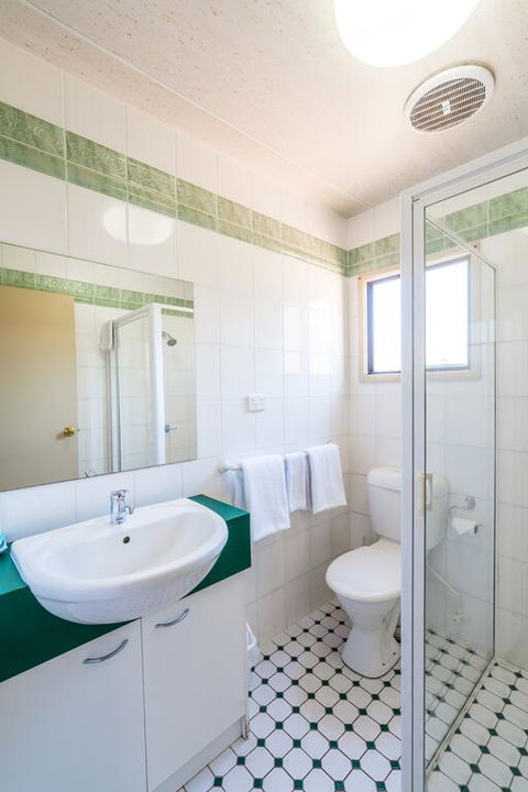 Highway 1 Caravan And Tourist Park - Accommodation QLD 3