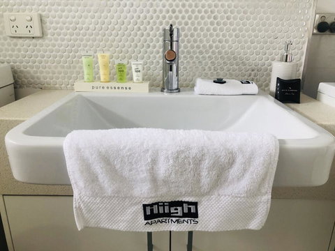 Hiigh Apartments - Accommodation QLD 2