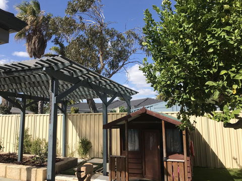 Hillarys Family Holiday Home - Accommodation QLD 2