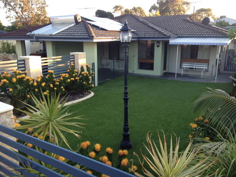 Hillarys Holiday Home - Accommodation QLD 0
