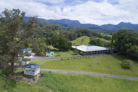 Hillcrest Mountain View Retreat - Accommodation QLD 0