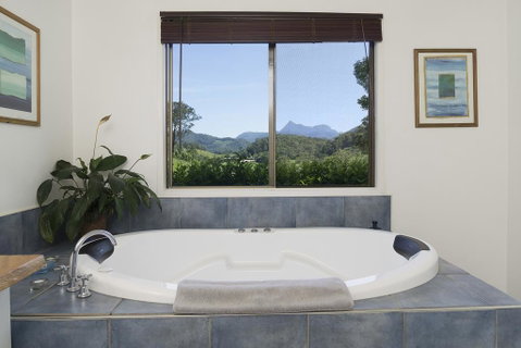 Hillcrest Mountain View Retreat - Accommodation QLD 2