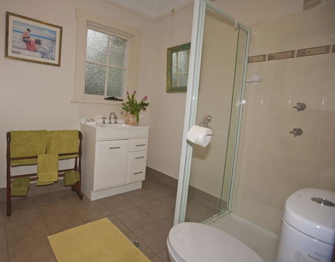 Hillside Cottage - Accommodation QLD 2