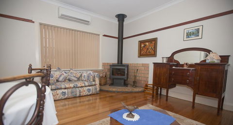 Hillside Cottage - Accommodation QLD 3