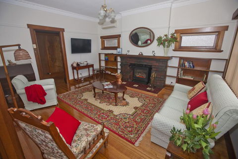 Hillside Cottage - Accommodation QLD 1
