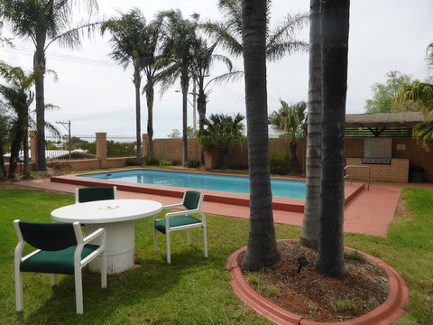 Hilltop Motel - Accommodation QLD 0