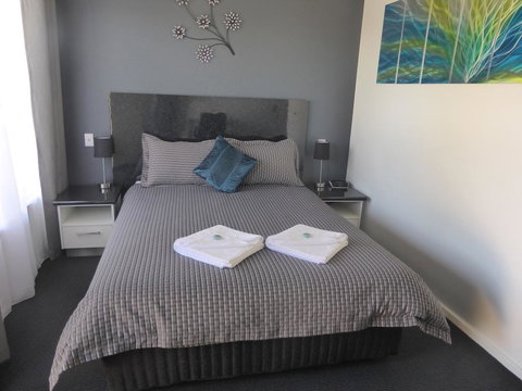 Hilltop Motel - Accommodation QLD 1