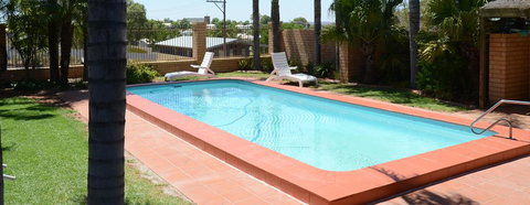 Hilltop Motel - Accommodation QLD 2