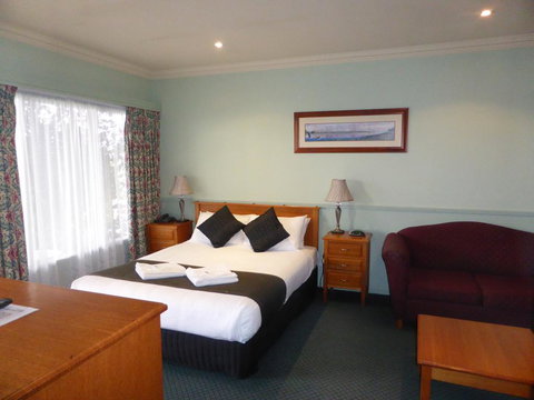 Hilltop Motel - Accommodation QLD 3