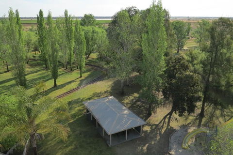 Hilltop Resort - Accommodation QLD 3