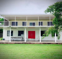 Holiday Rental - Huge House With Beach Views - Accommodation QLD