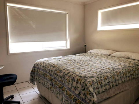Holiday Unit By The Beach With Pool - Accommodation QLD 3