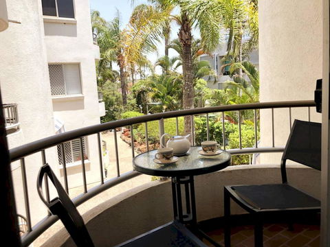 Holiday Unit By The Beach With Pool - Accommodation QLD 1