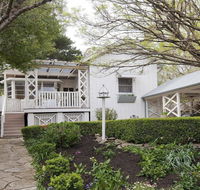 Hollyoak Cottage - delightful ducks and doileys - Accommodation QLD
