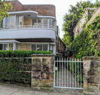 Home on Trelawney Unit5 - Accommodation QLD