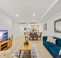HomeHotel New and Comfort 3 Bedrooms security Apt - Accommodation QLD