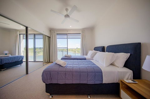 HomePlus - Lakeview Morden Townhouse - Accommodation QLD 3