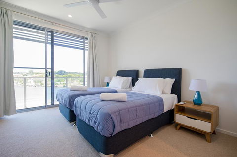HomePlus - Lakeview Morden Townhouse - Accommodation QLD 2