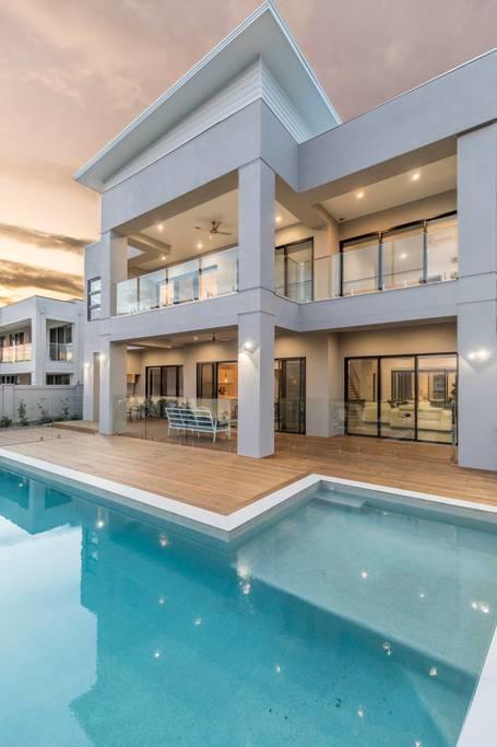 HomePlus - Luxury Living In Sanctuary Cove - Accommodation QLD 3