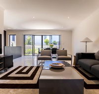 Homeplus-Escape to Modern Home in Hope Island - Accommodation QLD