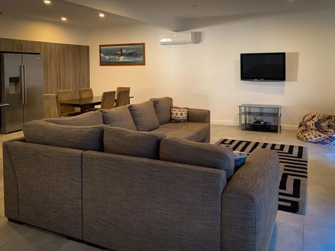 Hooterville - Accommodation QLD 3