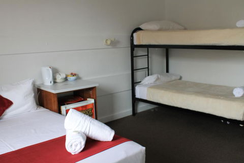 Hotel Beach House Nambour - Accommodation QLD 2