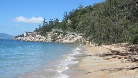 Island View Unit 2 / 40 Marine Parade - Accommodation QLD 2