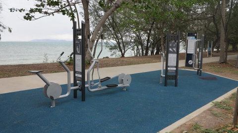 Island View Unit 2 / 40 Marine Parade - Accommodation QLD 0