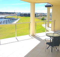 Island Waterfront Getaway - WiFi - Accommodation QLD