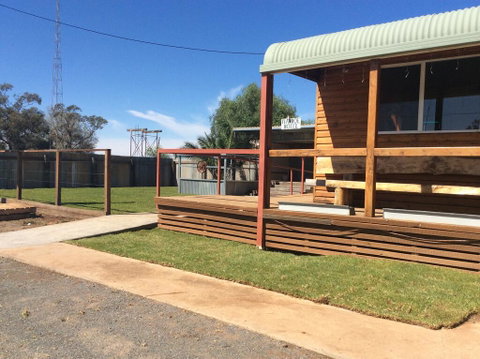 Ivanhoe Hotel Motel - Accommodation QLD 3