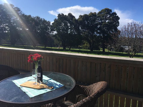 Jacaranda Retreat. Refreshing, Recharge, Relax ! - Accommodation QLD 0
