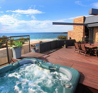 Jedda 5 - Oceanview 3 BDRM Penthouse with Rooftop Spa - Accommodation QLD