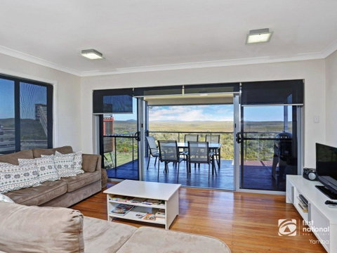 Jinalong 17 Pacific Street Family Home Great Views. - Accommodation QLD 2