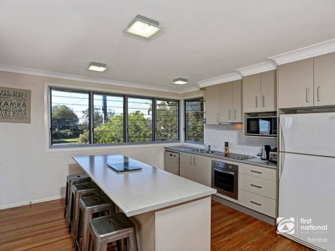 Jinalong 17 Pacific Street Family Home Great Views. - Accommodation QLD 1