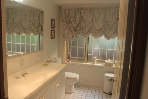 JOHN HUNTER B&B - Accommodation QLD 1