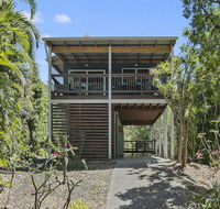 Jonnies - 134 Tramican Street - Accommodation QLD