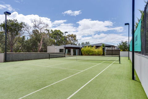 Kalina Retreat: Resort Style Tennis & Pool - Accommodation QLD 3