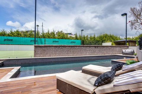 Kalina Retreat: Resort Style Tennis & Pool - Accommodation QLD 0