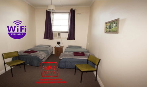 Kaneira Hotel - Accommodation QLD 1