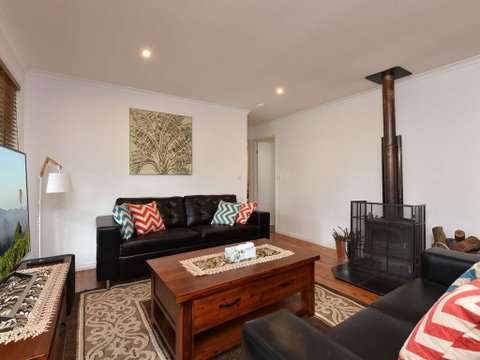 Kangaroo Cottage - Cute Accom In Bushland Setting - Accommodation QLD 1